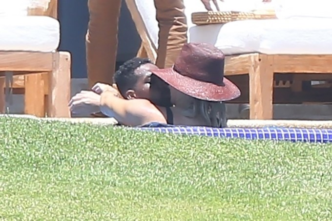 Khloe Kardashian & Tristan Thompson Kissing In A Hot Tub