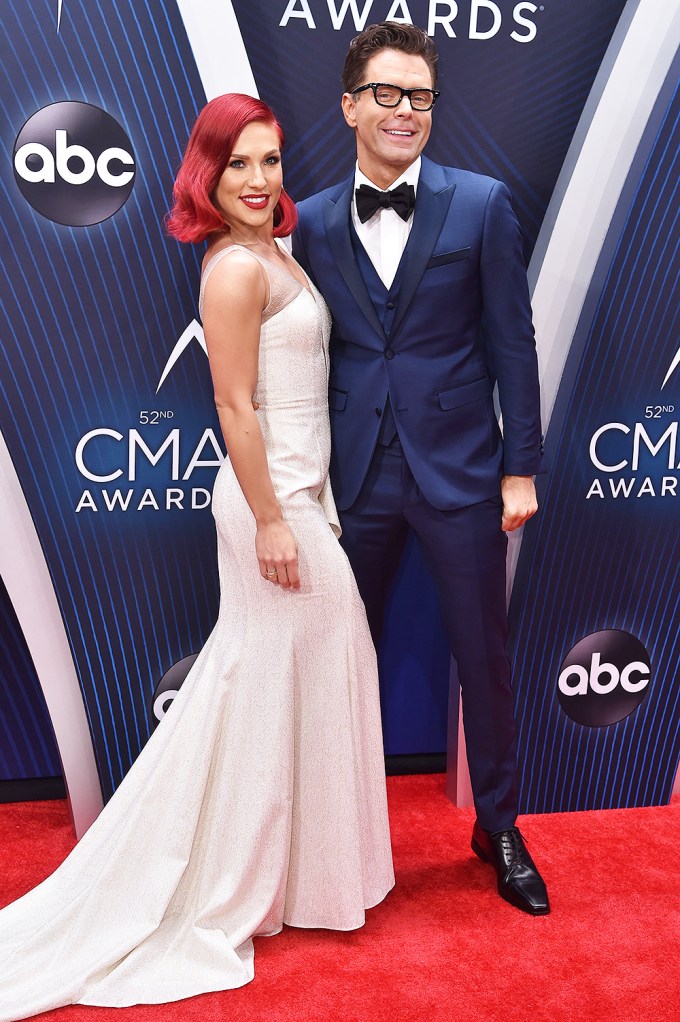 CMAs 2018 Red Carpet Photos — See The CMA Awards Looks