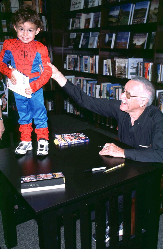 STAN LEE BOOK SIGNING ‘EXCELSIOR! THE AMAZING LIFE OF STAN LEE’, LOS ANGELES, AMERICA – MAY 2002