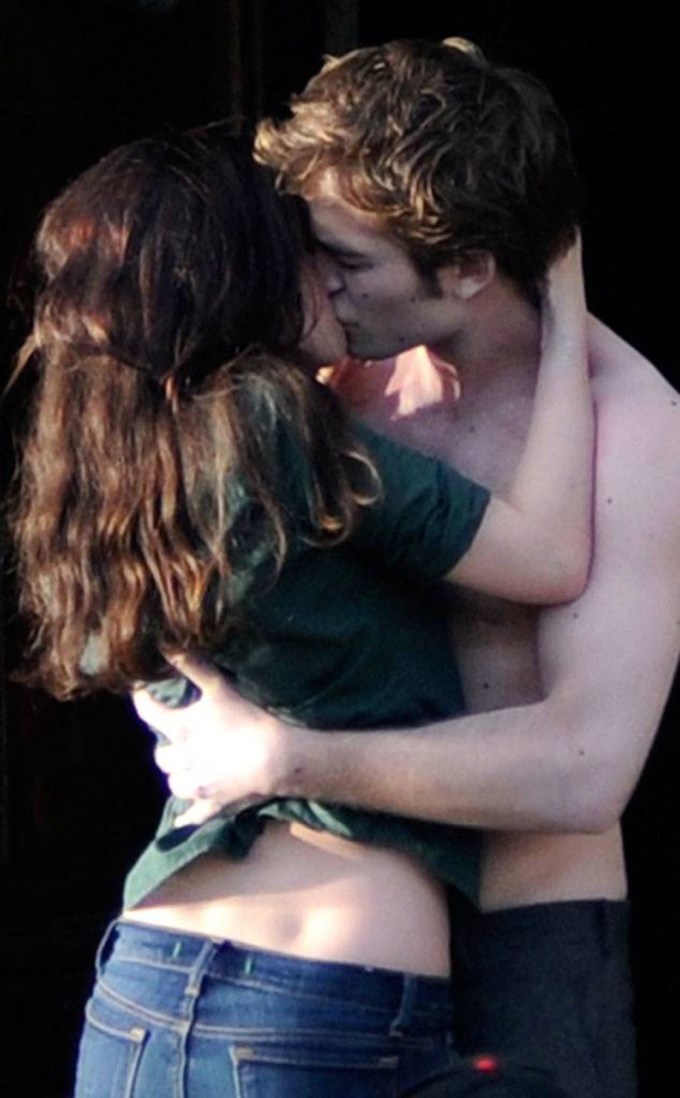 Bella & Edward’s Steamiest Moments From The Iconic Franchise