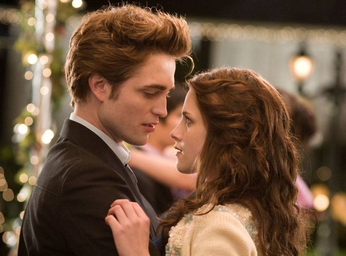 Bella & Edward Dance At Prom
