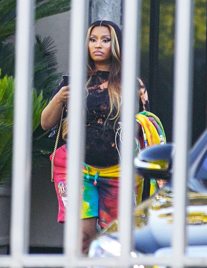 Nicki Minaj Shows Off Her Baby Bump In Public