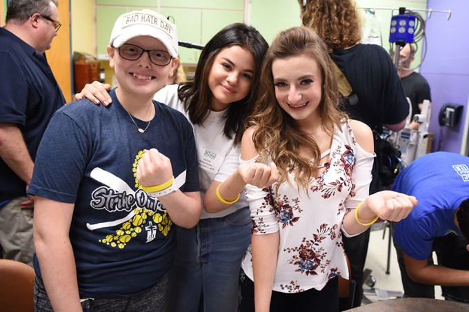 Selena Gomez Poses With Patients At Children’s Mercy Hospital