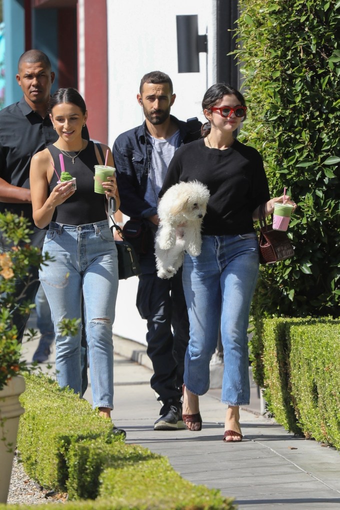 Selena Gomez Grabs Juice With Friends