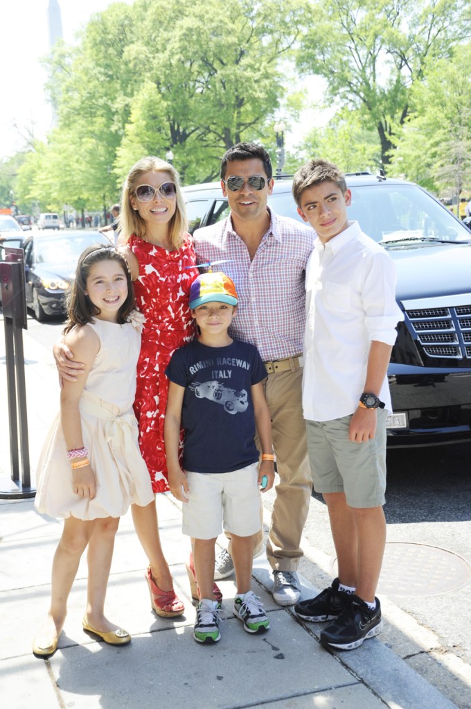 Kelly Ripa and Mark Consuelos and kids visit The White House