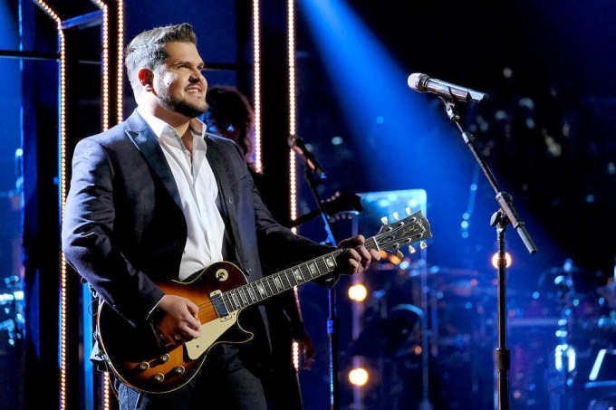 Dexter Roberts Sings During ‘The Voice’ Finale