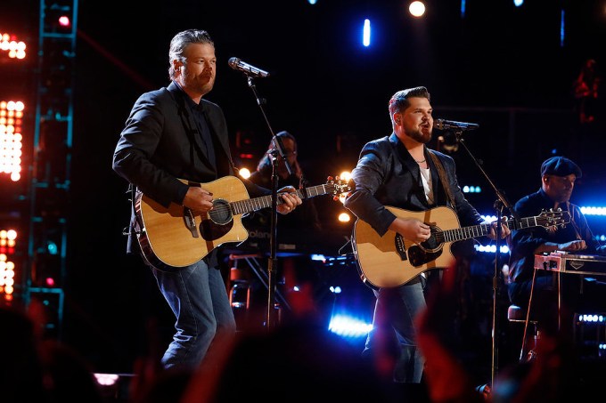 Blake Shelton & Dexter Roberts During ‘The Voice’ Finale