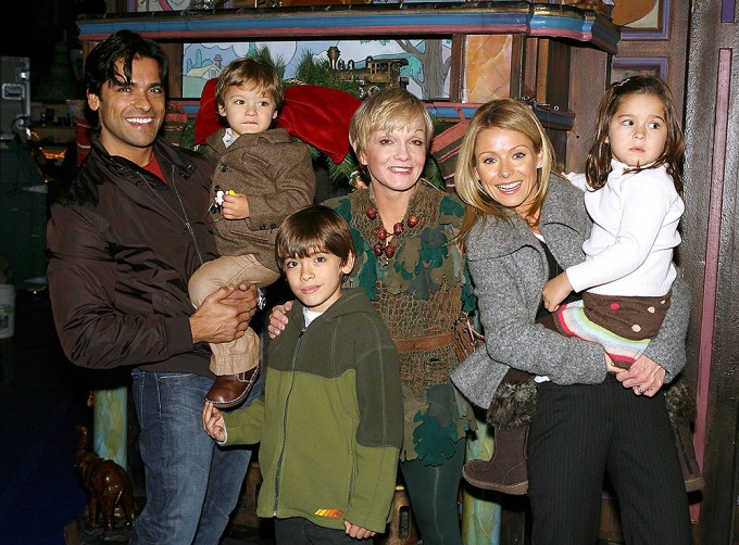 Kelly Ripa & Mark Consuelos with their family