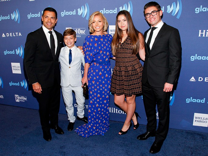 Mark Consuelos and Kelly Ripa pose with their kids