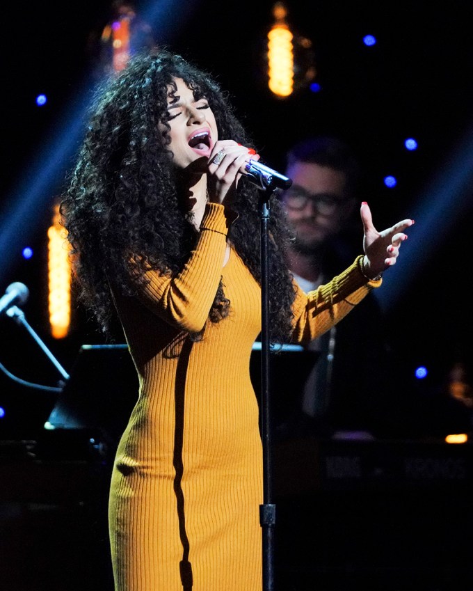 Contestant Sings During ‘American Idol’ Hollywood Week