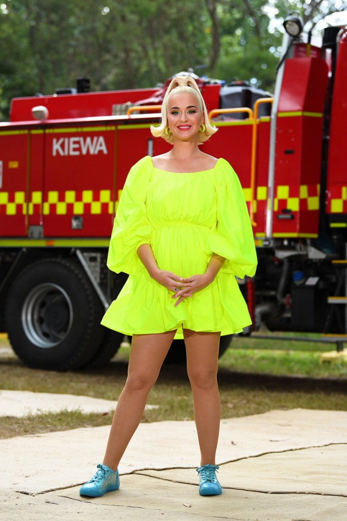 Katy Perry shows her pregnant belly in a neon green dress