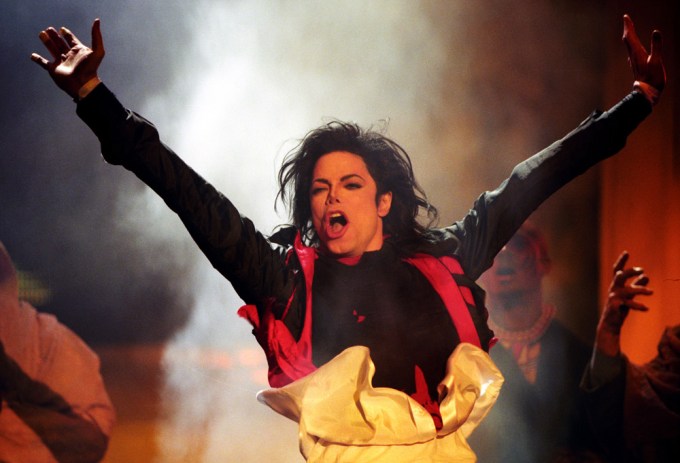 Michael Jackson performs in 1996
