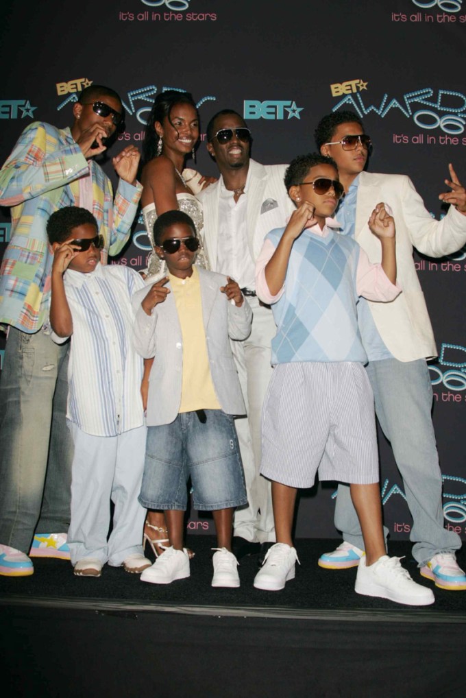 Diddy & Kim Porter With Their Family Ay 2006 BET Awards