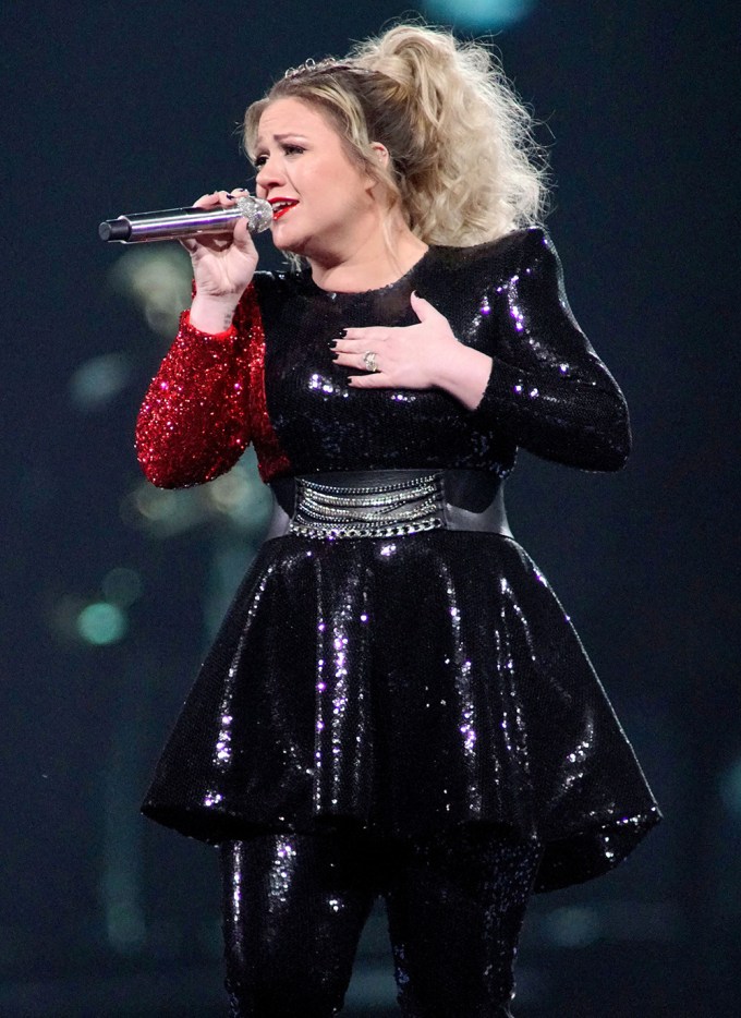 Kelly Clarkson performs on tour in 2019