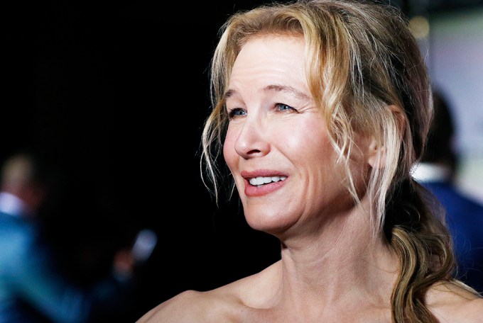 Renee Zellweger chats with reporters on the red carpet