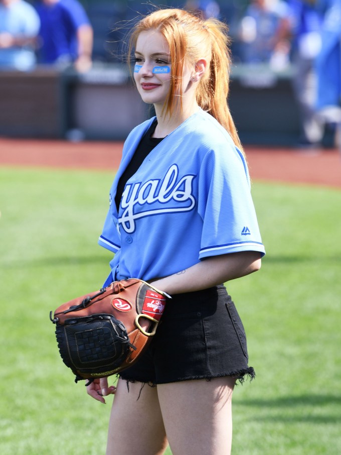 Ariel Winter plays softball