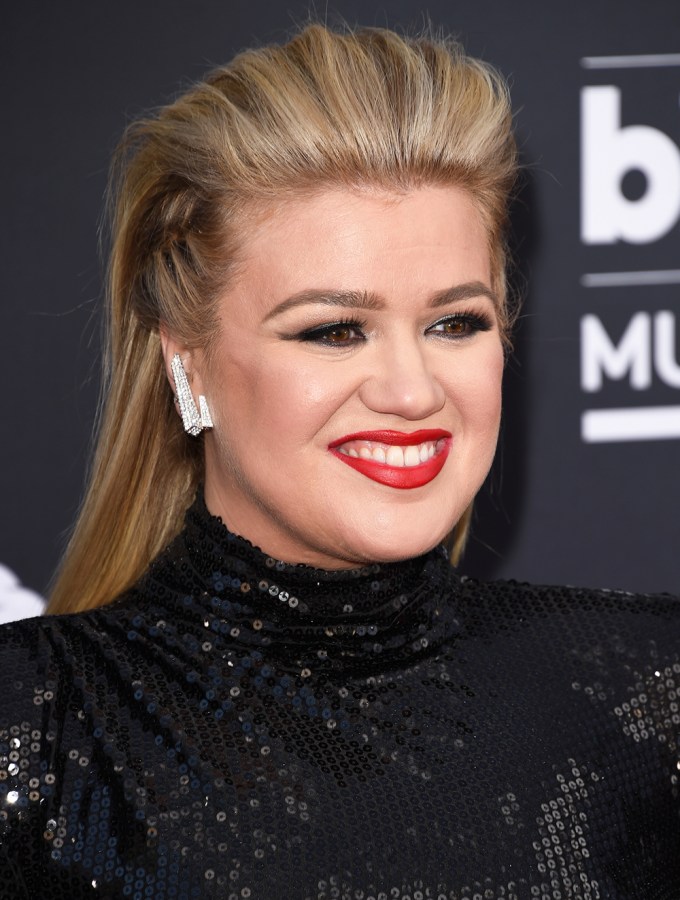 Kelly Clarkson’s BBMAs Outfits 2019 — Roundup Of Billboard Awards Looks