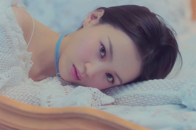 Lee Hi Wows In ‘No One’ Video