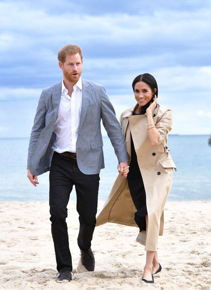 Meghan Markle & Prince Harry Holds Hands While Walking On The Beach