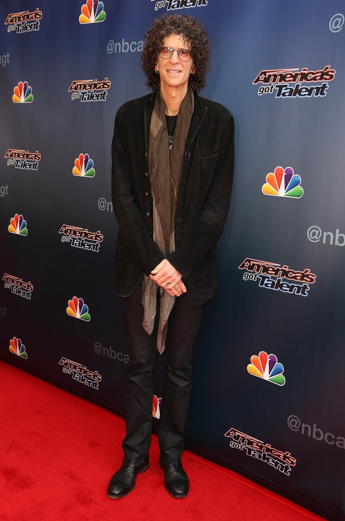 Howard Stern smiles at a 2014 photocall