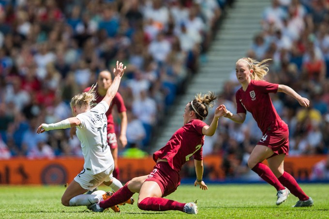 Lucy Bronze (England) & Betsy Hassett (New Zealand) get into a scuffle on the field
