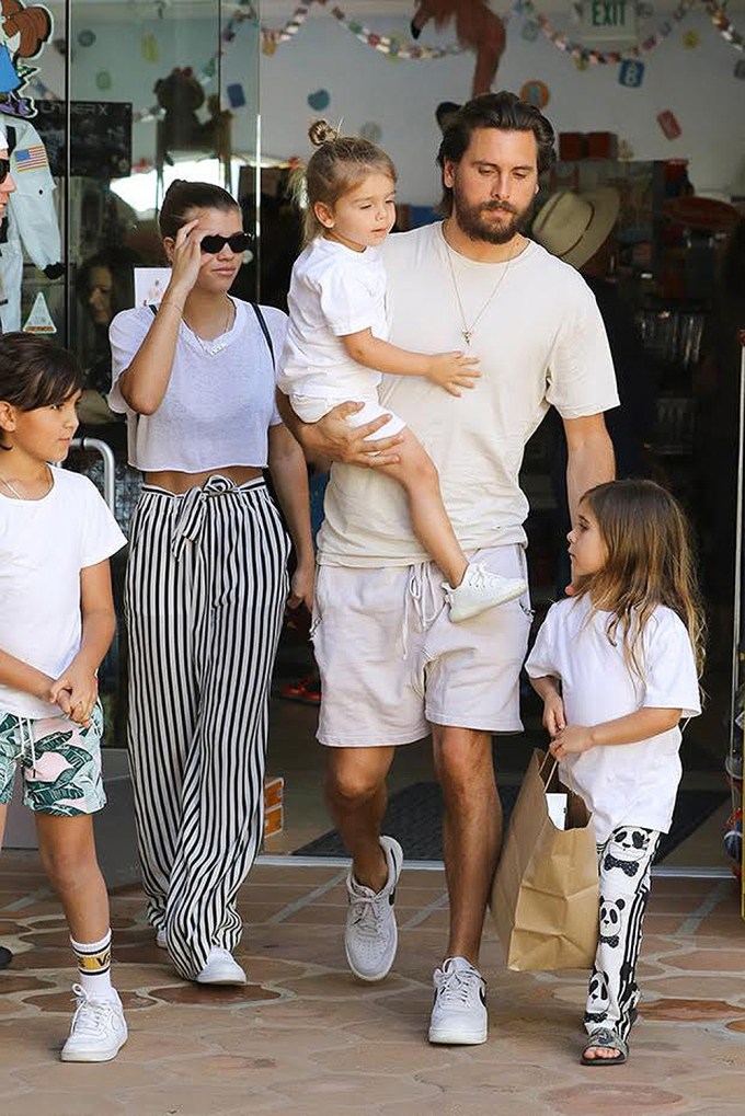 Scott Disick Shopping With His Kids & Sofia Richie