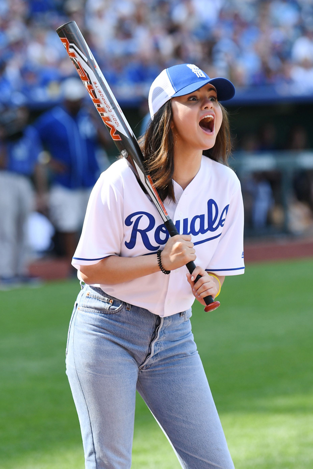 Ariel Winter Joins Selena Gomez For Big Slick Celebrity Softball Game –  Hollywood Life