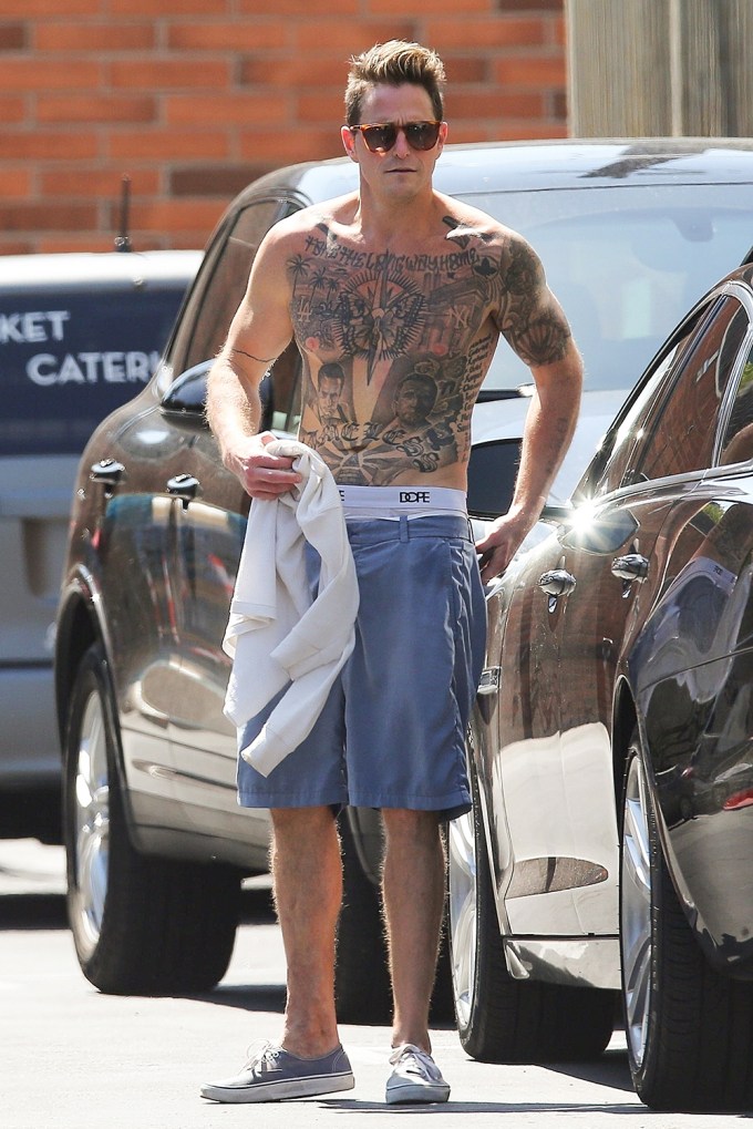 Cameron Douglas goes shirtless for a grocery run