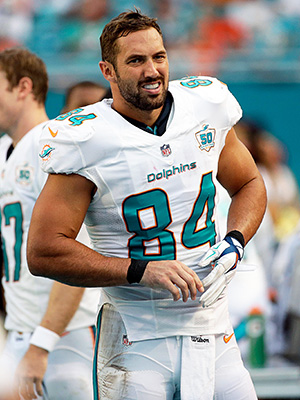 Who Is Jordan Cameron? 5 Facts On NFL Star Dating Elin Nordegren – Hollywood