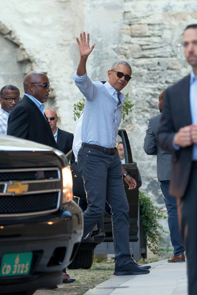 Barack Obama arrives at the Palais des Papes