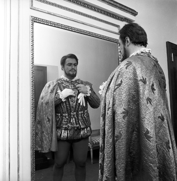 Luciano Pavarotti Before A Performance