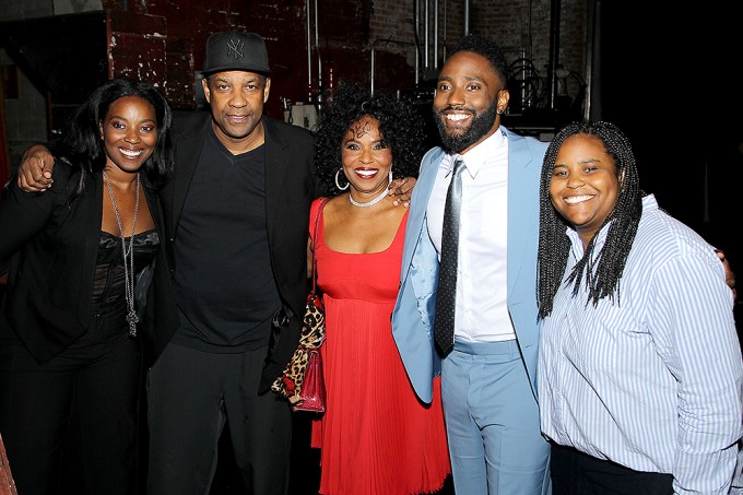 Denzel Washington & his family pose