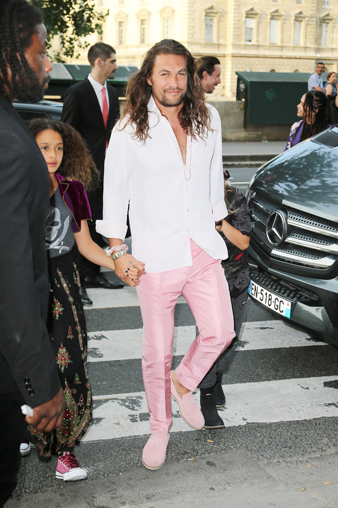 Jason Momoa Arrives With His Daughter At Zoë Kravitz and Karl Glusman’s Pre-Wedding Party