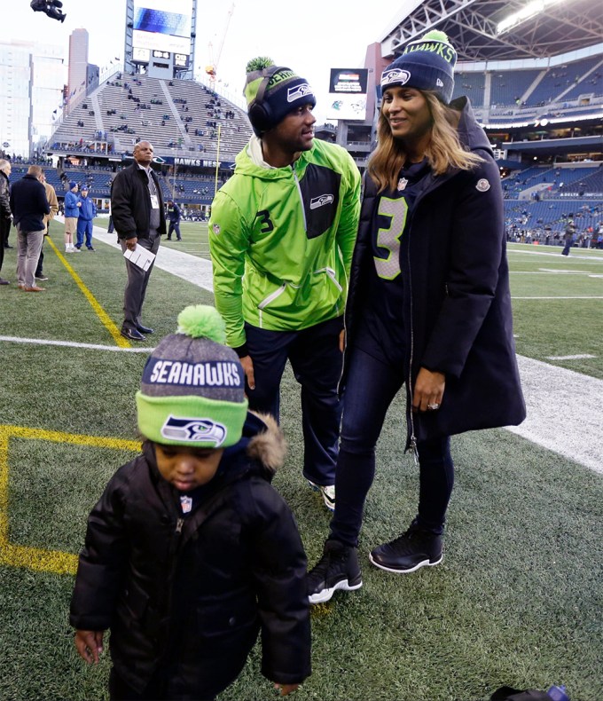 Ciara, Russell Wilson & Future Jr. On The Sidelines