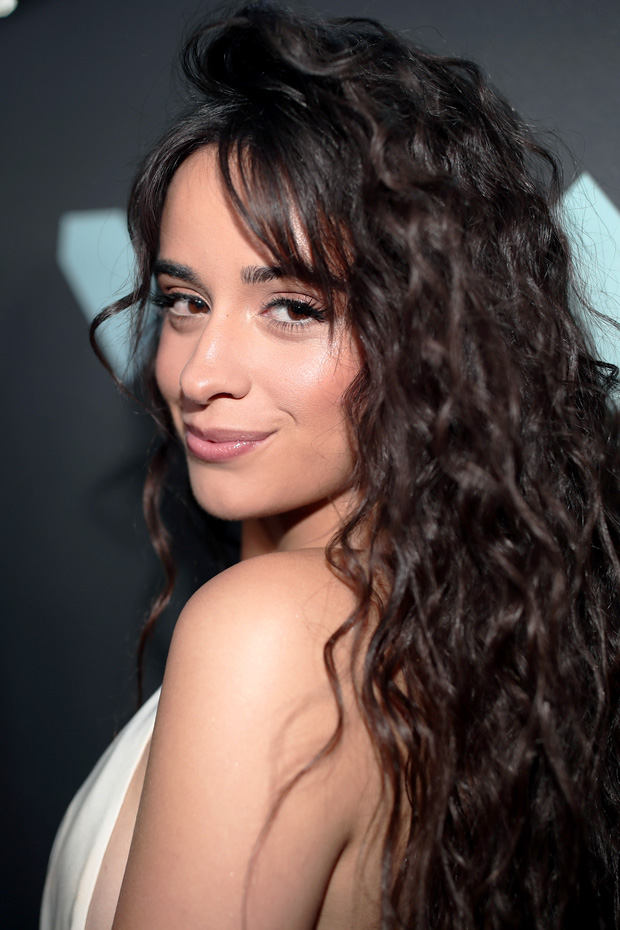 Camila Cabello's Natural Hair Waves At VMAs 2019: Hairstyle How To –  Hollywood Life
