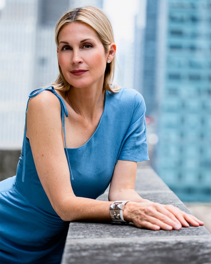 Kelly Rutherford leans on an NYC terrace for a closeup shot