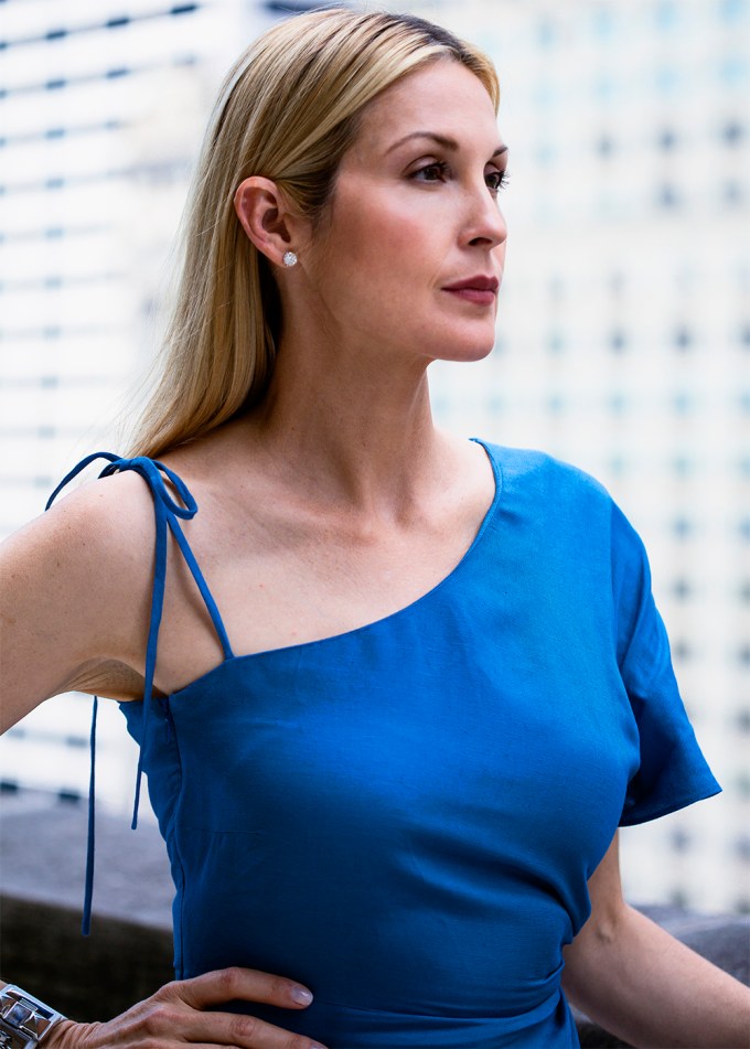 Kelly Rutherford faces the NYC skyline for serious snapshot