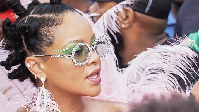 Rihanna Shows Off Sunglasses & Hair