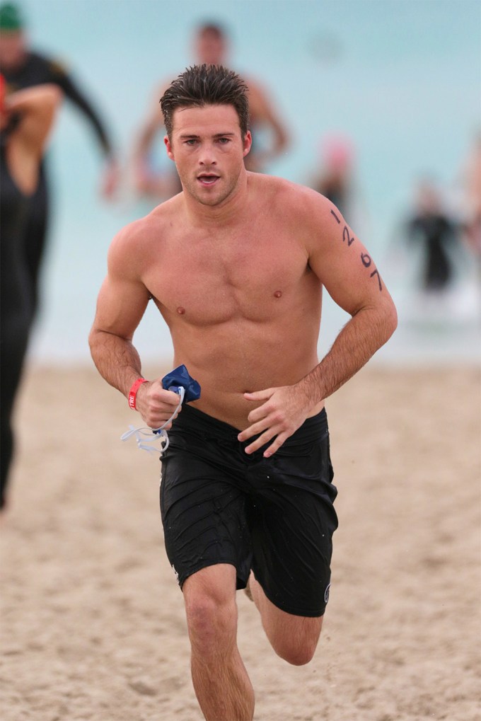 Scott Eastwood Runs A Triathlon In Miami