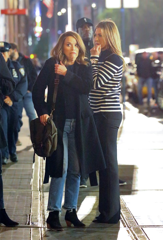 Jennifer Aniston & Reese Witherspoon Have An Awkward Moment