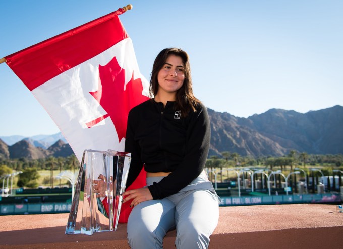 Bianca Andreescu poses with a trophy
