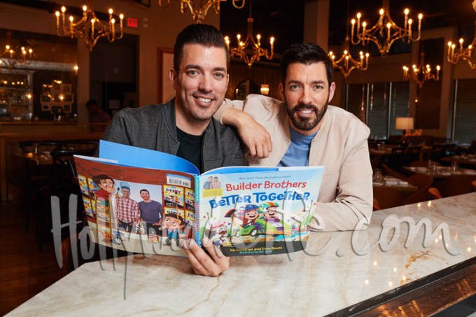 Jonathan & Drew Scott Pose With Their New Book
