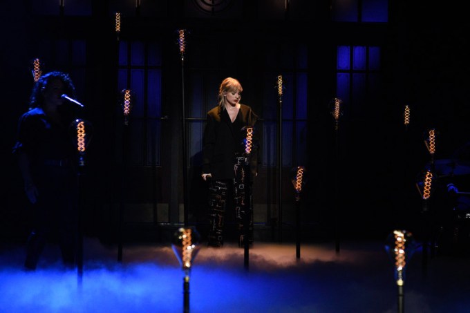 Taylor Swift Performs ‘False God’ On ‘Saturday Night Live’