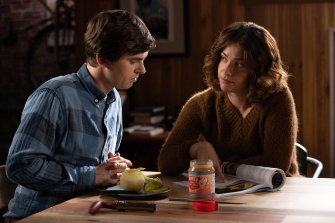 Freddie Highmore & Paige Spara In ‘The Good Doctor’