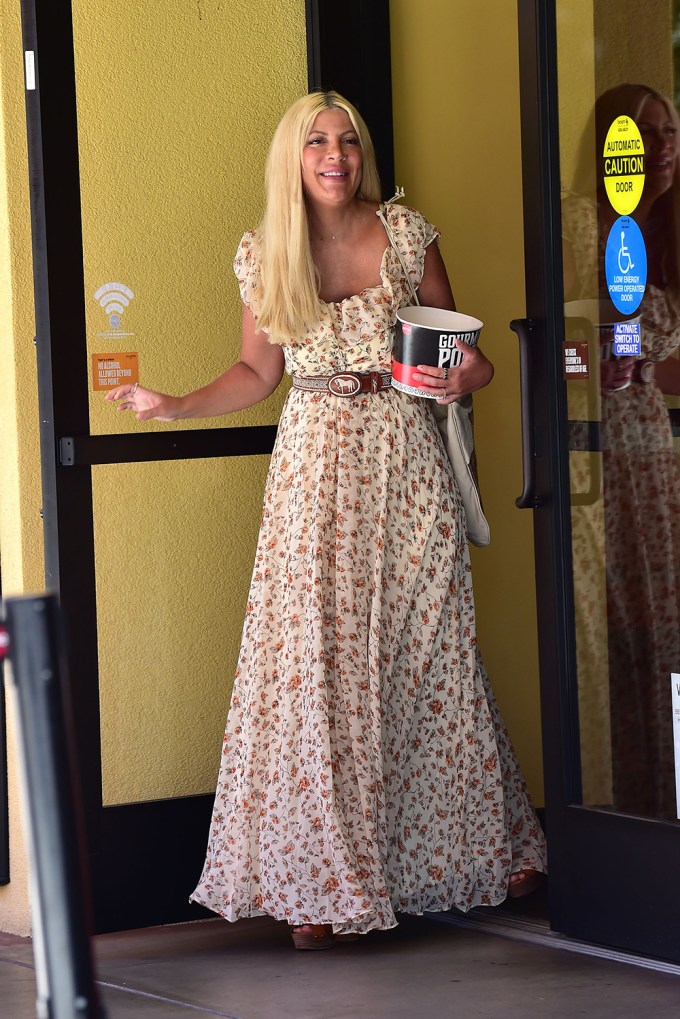 Tori Spelling Leaving the Movie With the Bucket of Popcorn