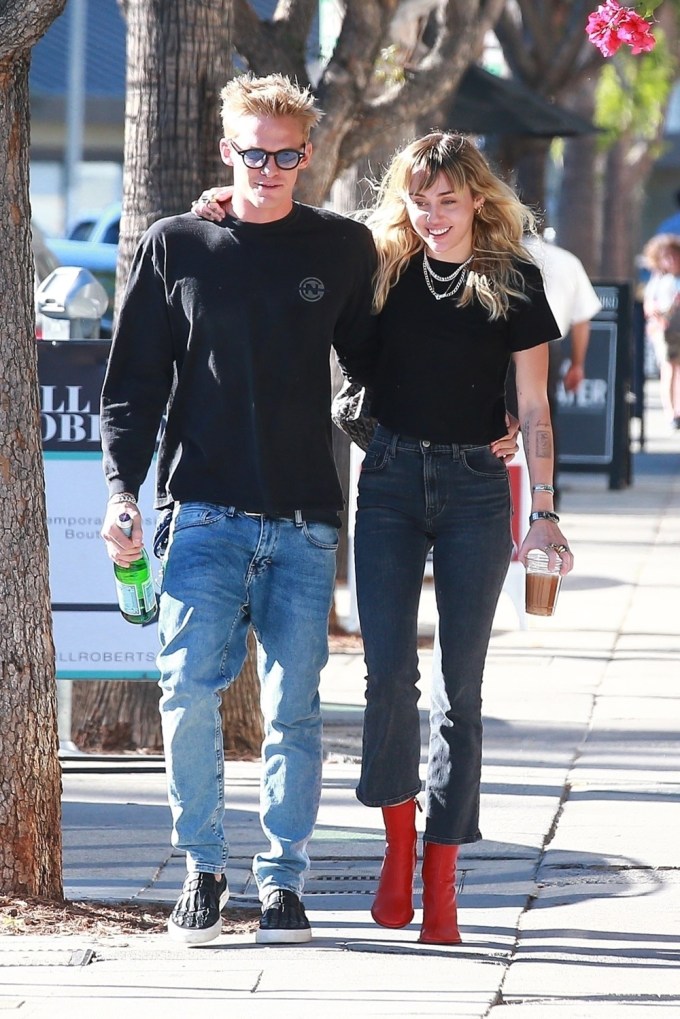 Miley Cyrus & Cody Simpson’s cute lunch date
