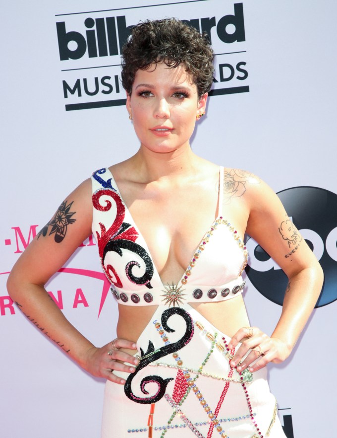 Halsey Shows Off Her Curly Hair