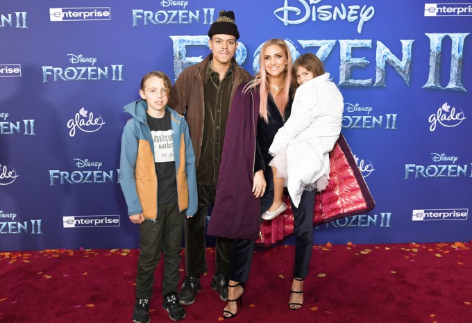 It’s Family Movie Night For Evan Ross & Ashlee Simpson