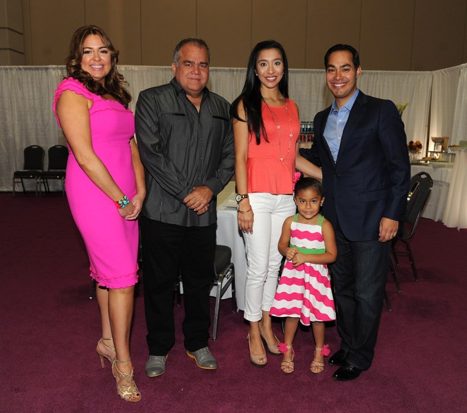 Julian Castro and his family with the Publisher and Managing Editor of People en Espanol