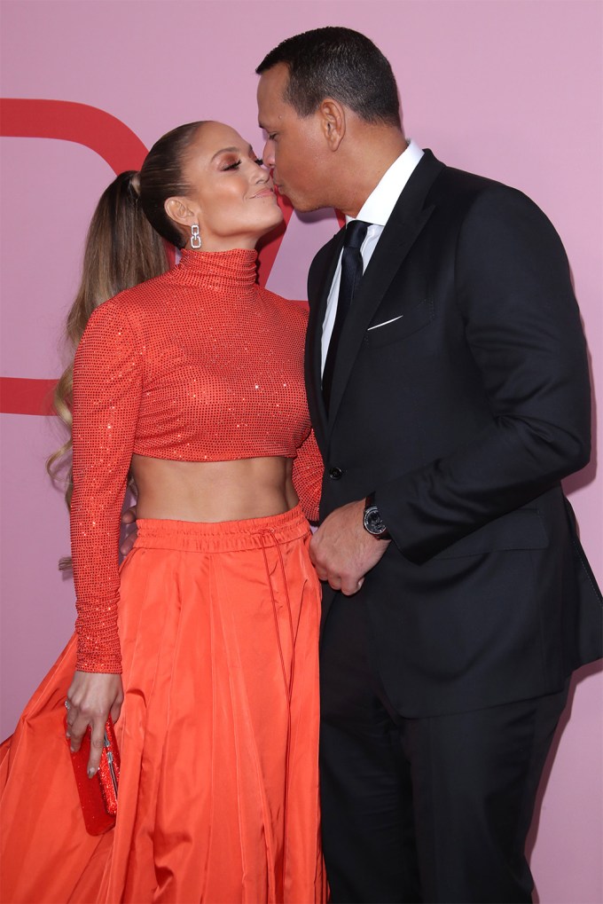 Jennifer Lopez & Alex Rodriguez kiss at the CFDA Fashion Awards